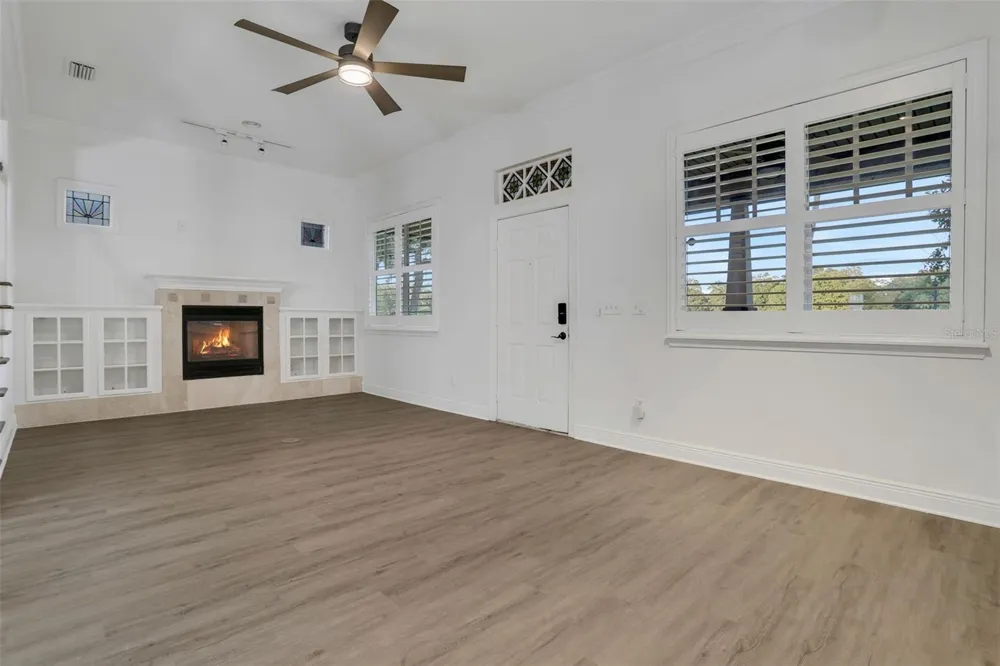 148 S THORNTON AVENUE Orlando, FL 32801