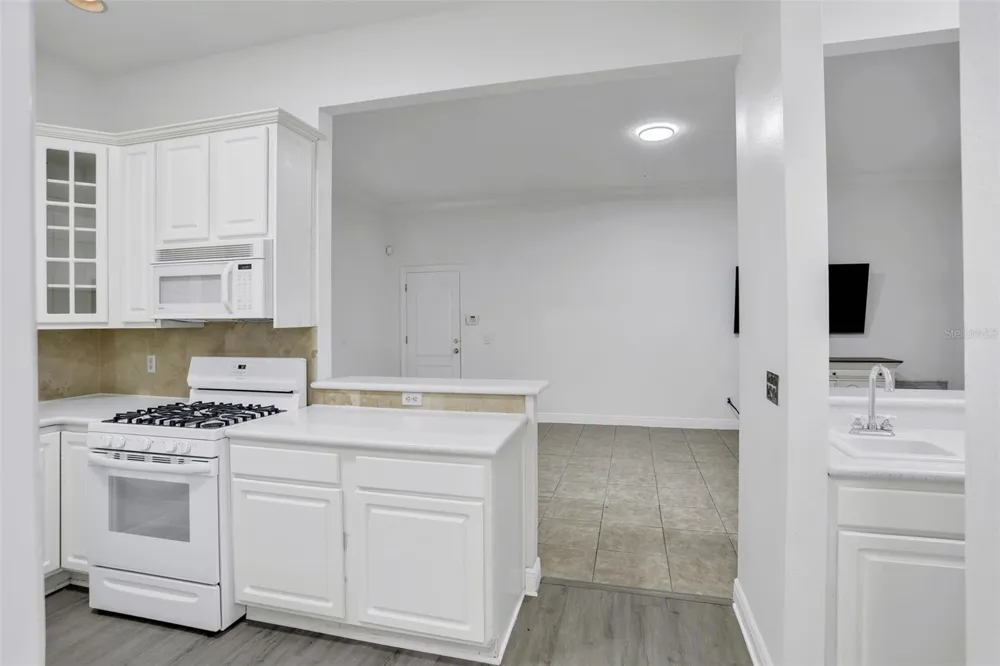 148 S THORNTON AVENUE Orlando, FL 32801