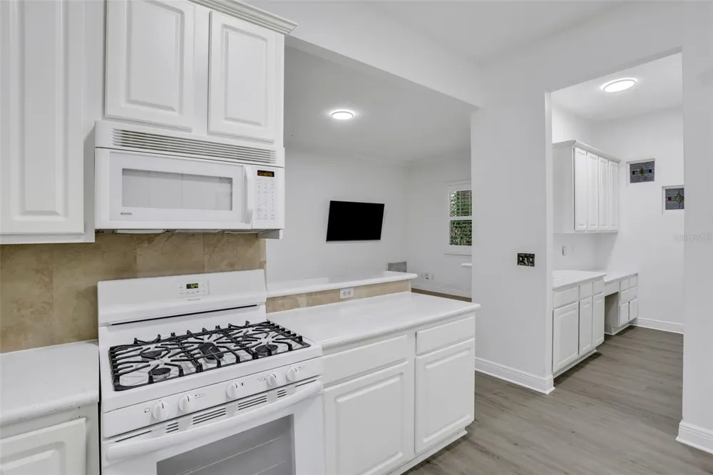 148 S THORNTON AVENUE Orlando, FL 32801