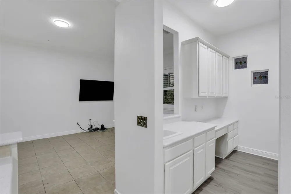 148 S THORNTON AVENUE Orlando, FL 32801