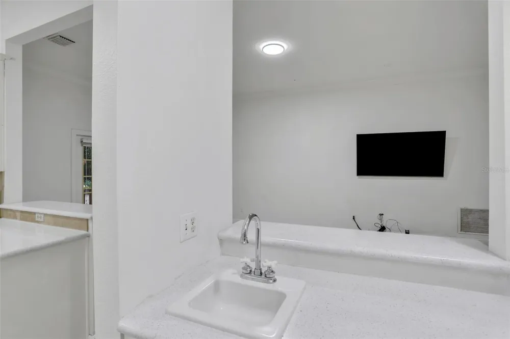 148 S THORNTON AVENUE Orlando, FL 32801