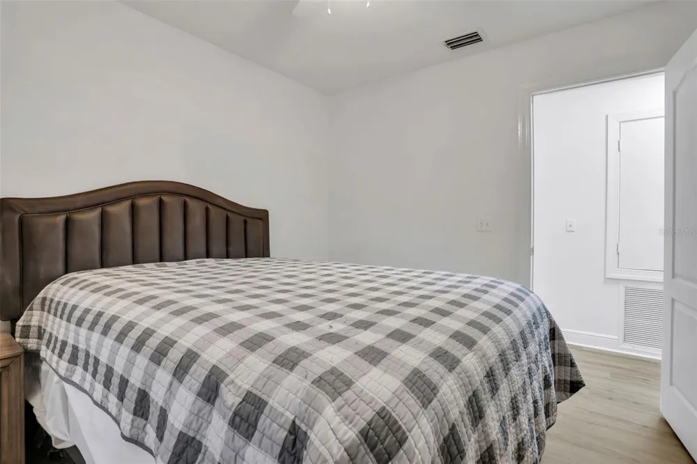 148 S THORNTON AVENUE Orlando, FL 32801