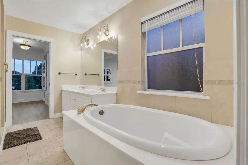 148 S THORNTON AVENUE Orlando, FL 32801