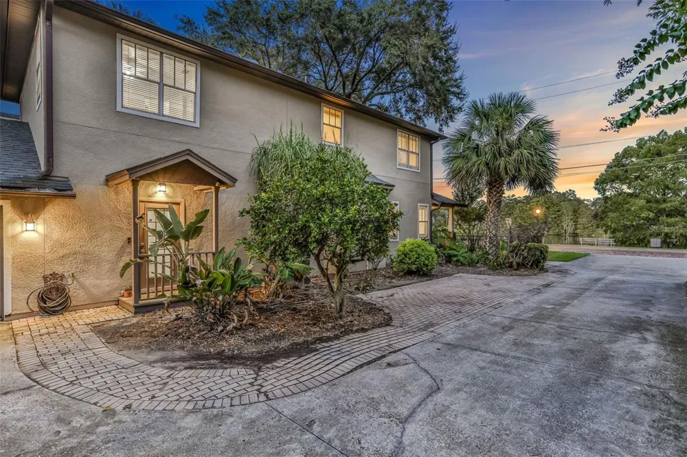 148 S THORNTON AVENUE Orlando, FL 32801