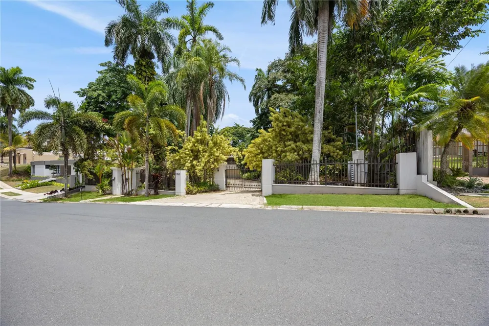 1841 BEGONIA ST, SANTA MARIA San Juan, PR 00927