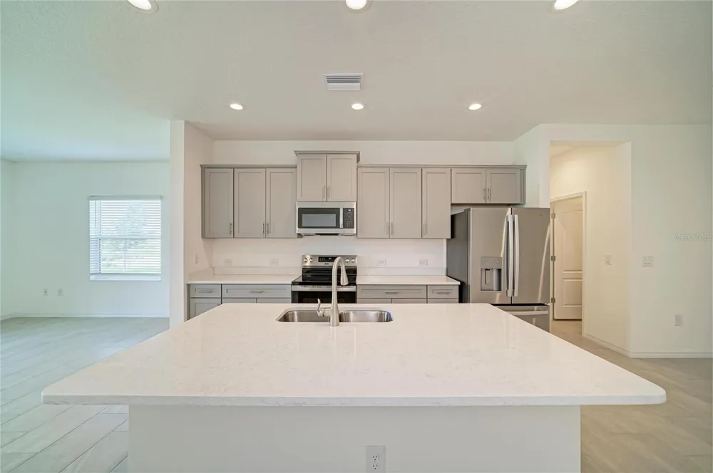 2206 WASHINGTON PALM COURT Bradenton, FL 34212