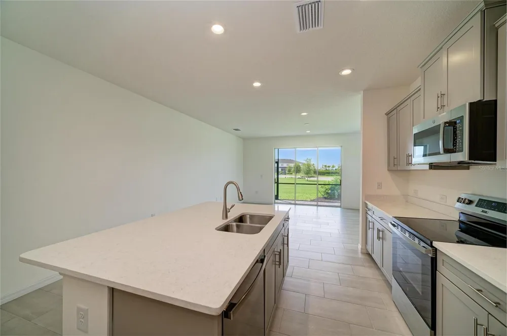 2206 WASHINGTON PALM COURT Bradenton, FL 34212