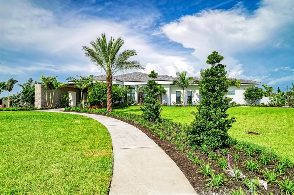 2206 WASHINGTON PALM COURT Bradenton, FL 34212