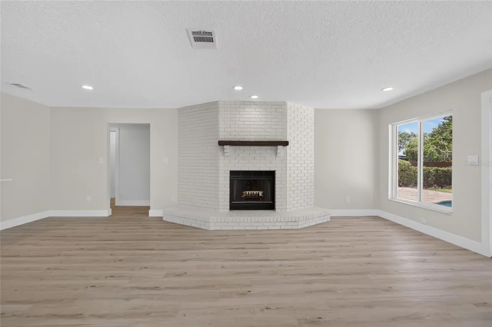 1225 HOFFNER AVENUE Orlando, FL 32809