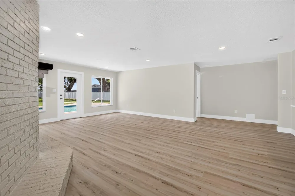1225 HOFFNER AVENUE Orlando, FL 32809