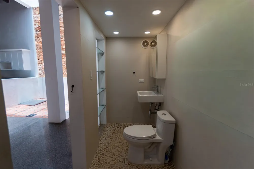 8 DE LA CRUZ San Juan, PR 00901