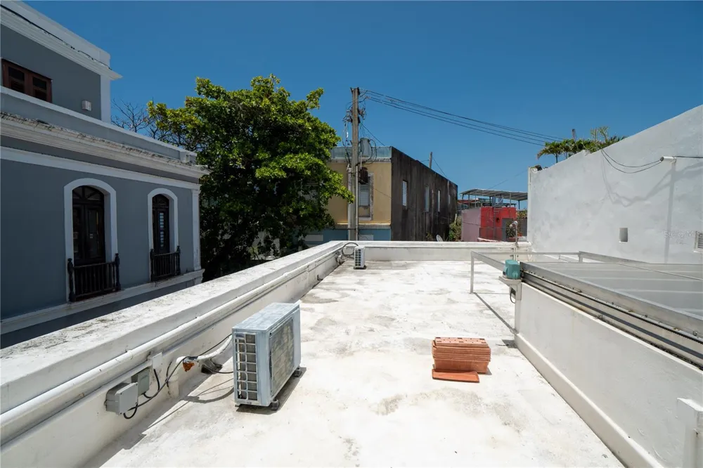 8 DE LA CRUZ San Juan, PR 00901