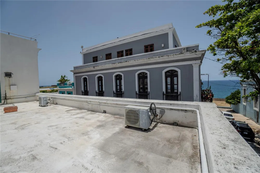 8 DE LA CRUZ San Juan, PR 00901