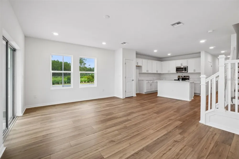 6844 HOLCOMBE DOWN DRIVE Zephyrhills, FL 33541