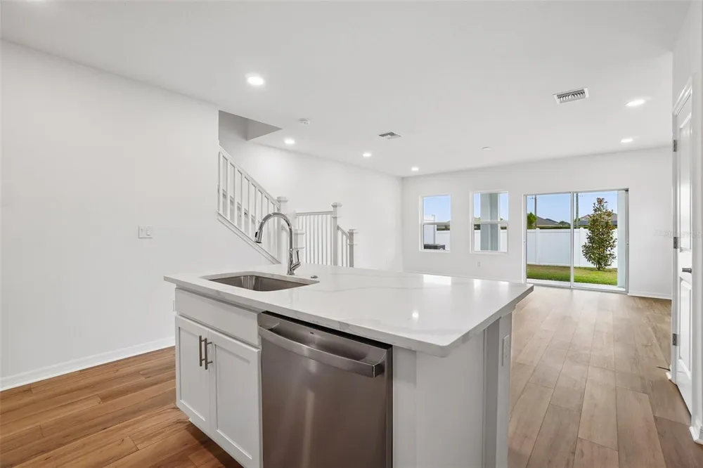 6844 HOLCOMBE DOWN DRIVE Zephyrhills, FL 33541