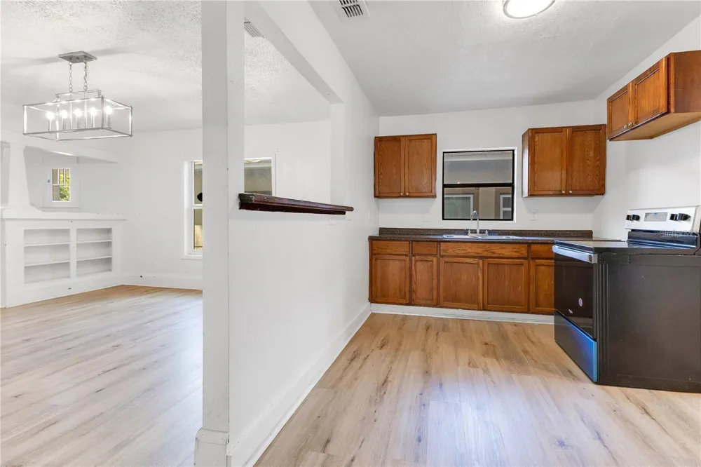 1029 COLYER STREET Orlando, FL 32805