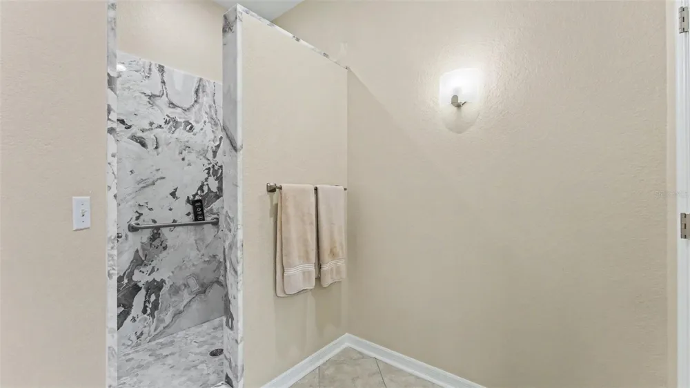 6838 SHIMMERING DRIVE Lakeland, FL 33813