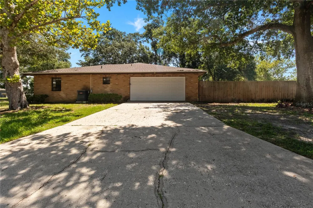 2417 ROSLYN LANE Lakeland, FL 33812
