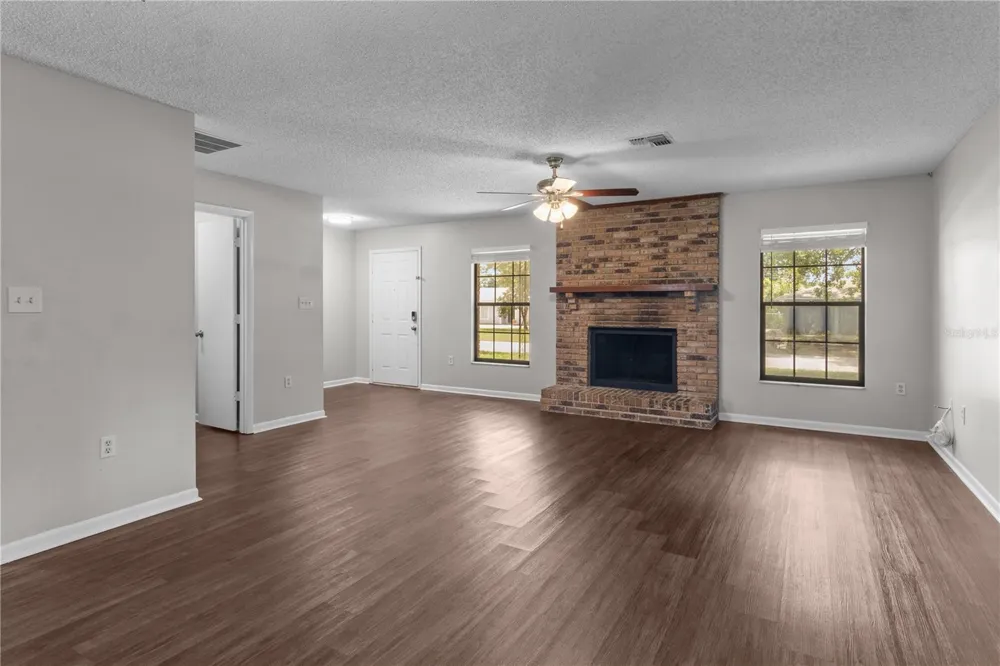 2417 ROSLYN LANE Lakeland, FL 33812