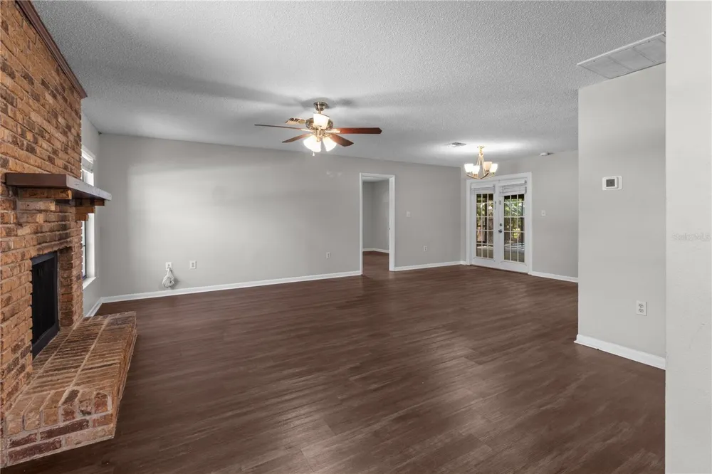 2417 ROSLYN LANE Lakeland, FL 33812
