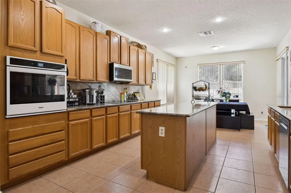 1603 JOHNS COVE LN Oakland, FL 34787