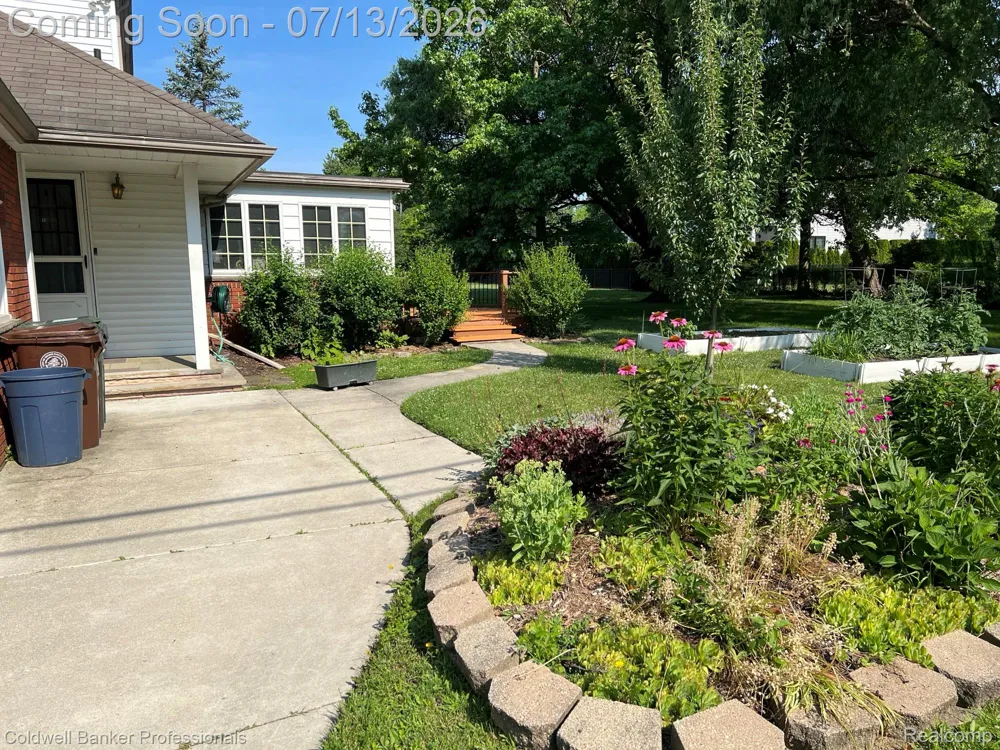 1416 Renaud Road Grosse Pointe Woods City, MI 48236