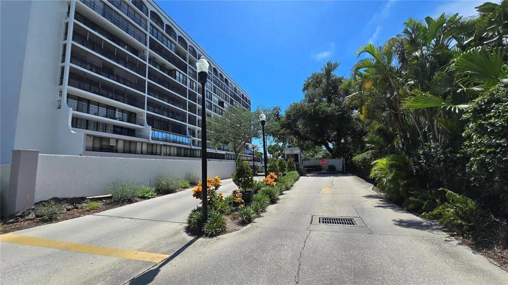 3211 W SWANN AVENUE #1110 Tampa, FL 33609