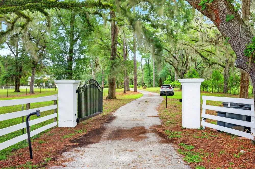 11795 SW HIGHWAY 484 Dunnellon, FL 34432
