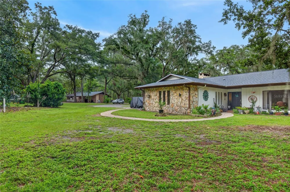 11795 SW HIGHWAY 484 Dunnellon, FL 34432