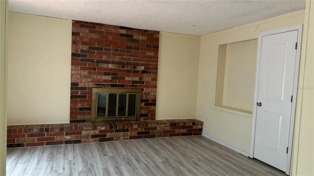 1923 FRUITLAND PARK CIRCLE Eagle Lake, FL 33839