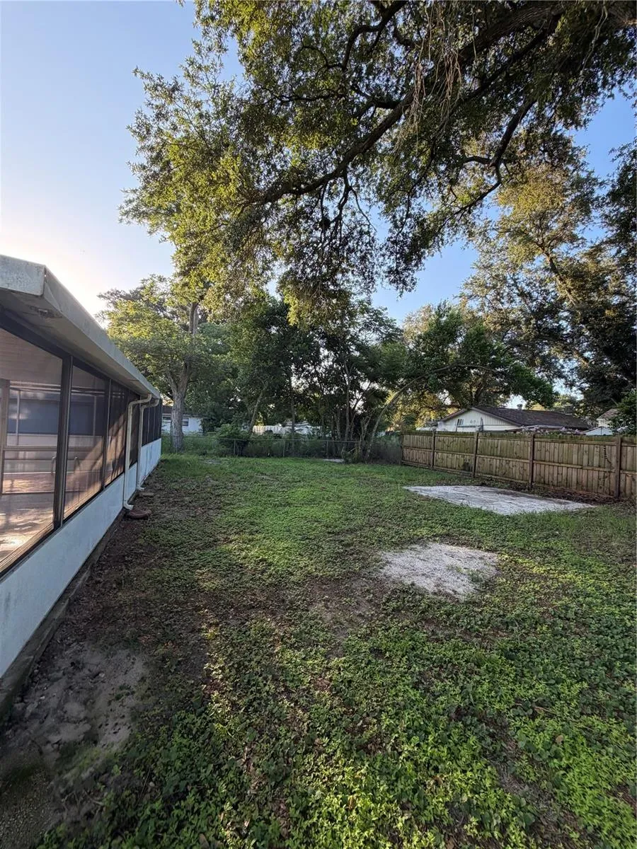 1923 FRUITLAND PARK CIRCLE Eagle Lake, FL 33839