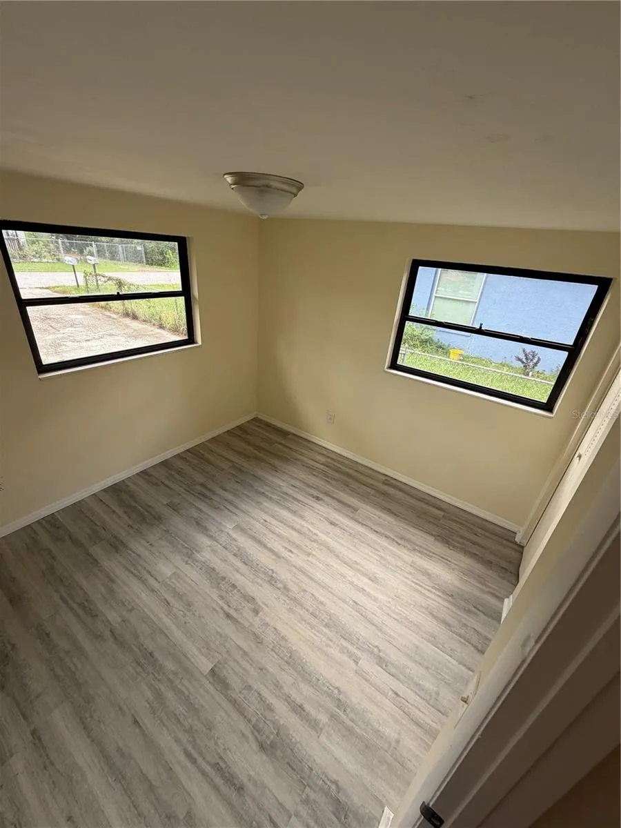 1923 FRUITLAND PARK CIRCLE Eagle Lake, FL 33839