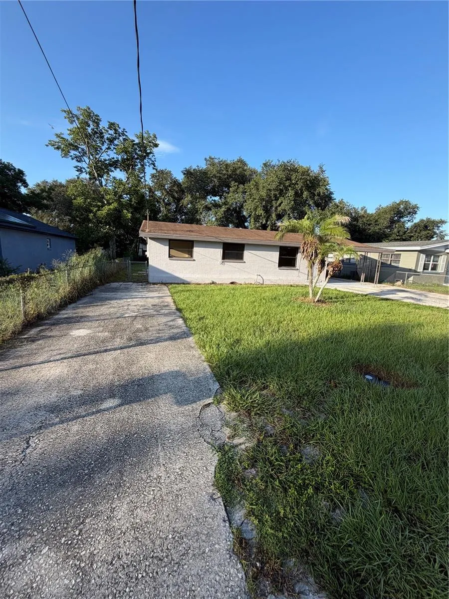 1923 FRUITLAND PARK CIRCLE Eagle Lake, FL 33839