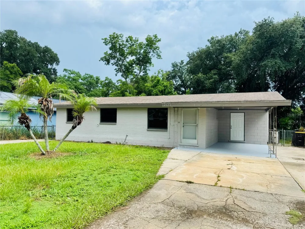 1923 FRUITLAND PARK CIRCLE Eagle Lake, FL 33839