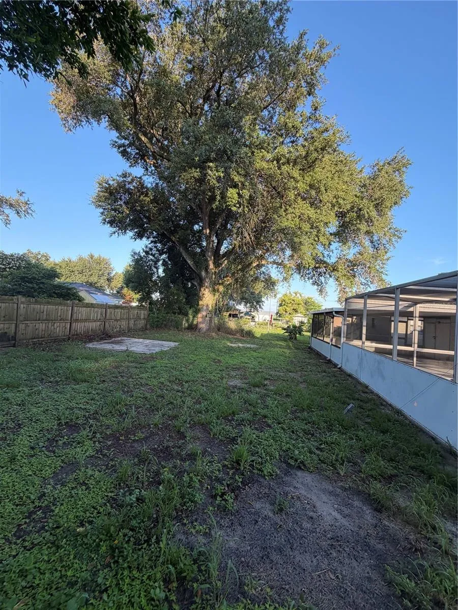 1923 FRUITLAND PARK CIRCLE Eagle Lake, FL 33839