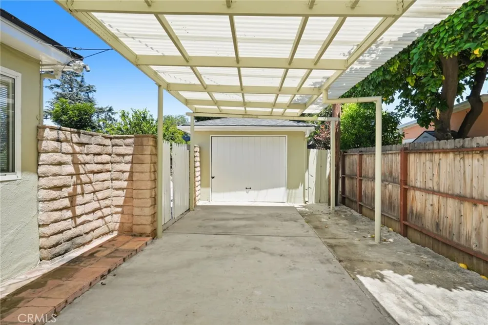 15841 Marlin Place Lake Balboa, CA 91406