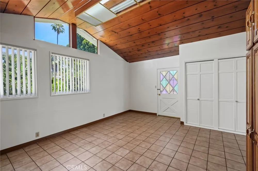 15841 Marlin Place Lake Balboa, CA 91406