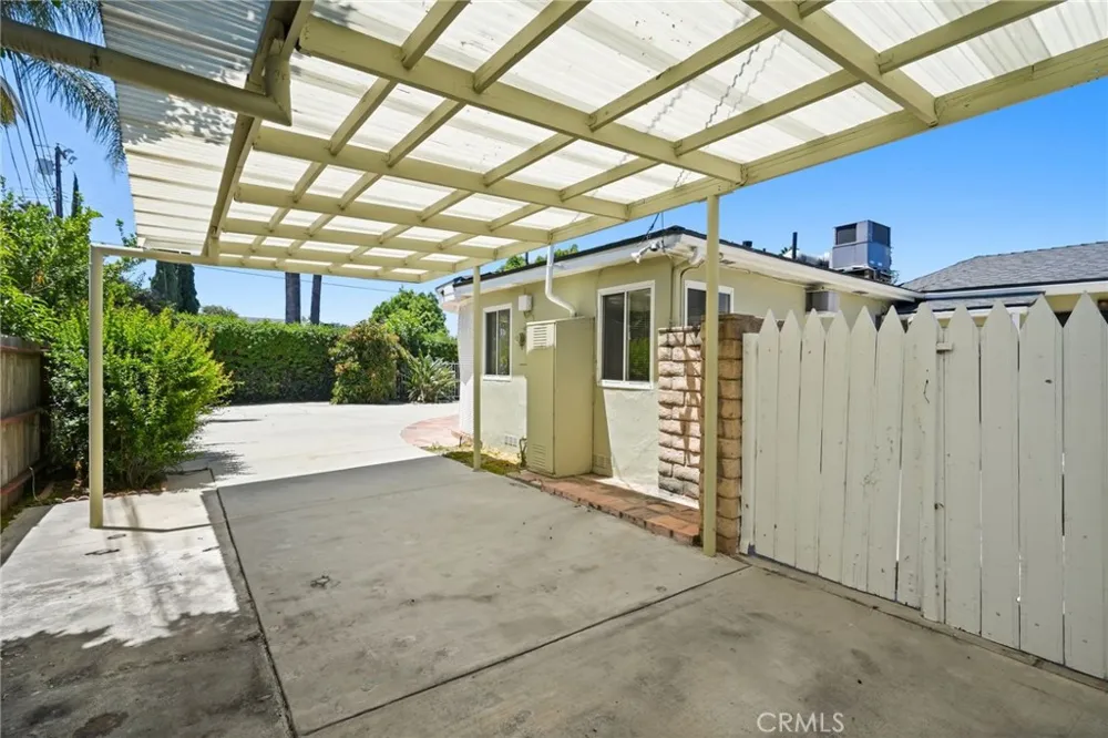 15841 Marlin Place Lake Balboa, CA 91406