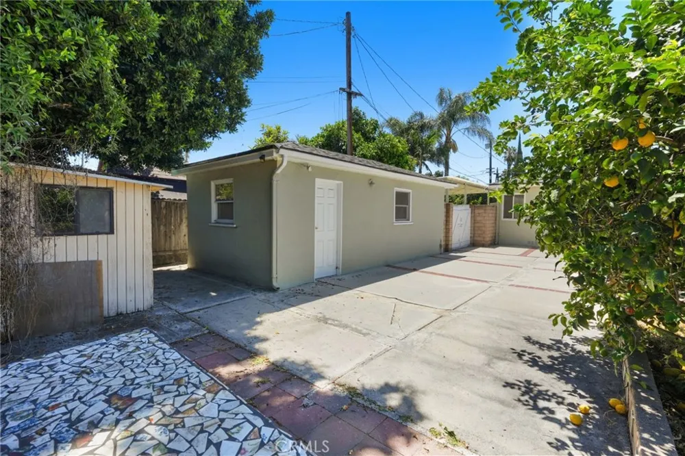 15841 Marlin Place Lake Balboa, CA 91406