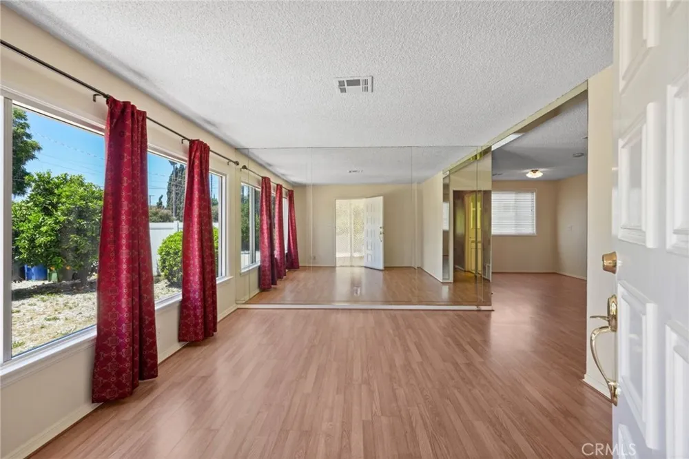 15841 Marlin Place Lake Balboa, CA 91406