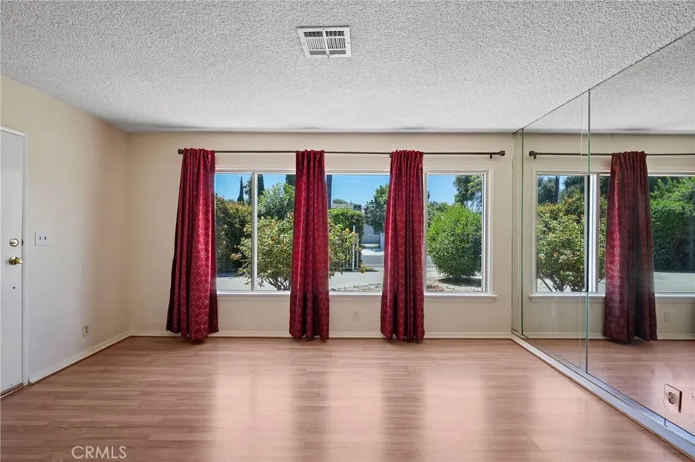15841 Marlin Place Lake Balboa, CA 91406