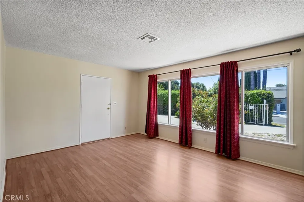 15841 Marlin Place Lake Balboa, CA 91406