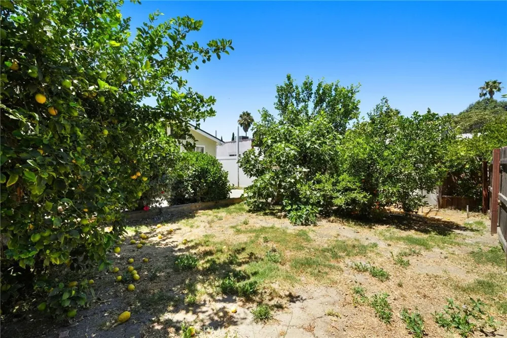 15841 Marlin Place Lake Balboa, CA 91406