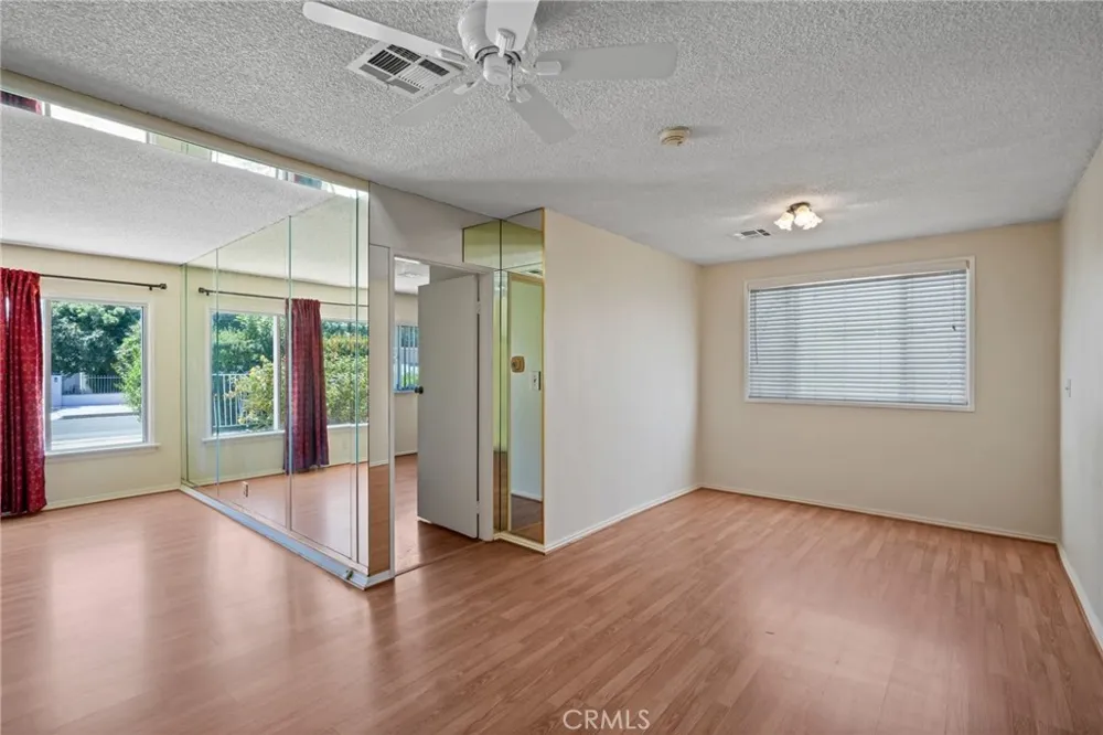 15841 Marlin Place Lake Balboa, CA 91406