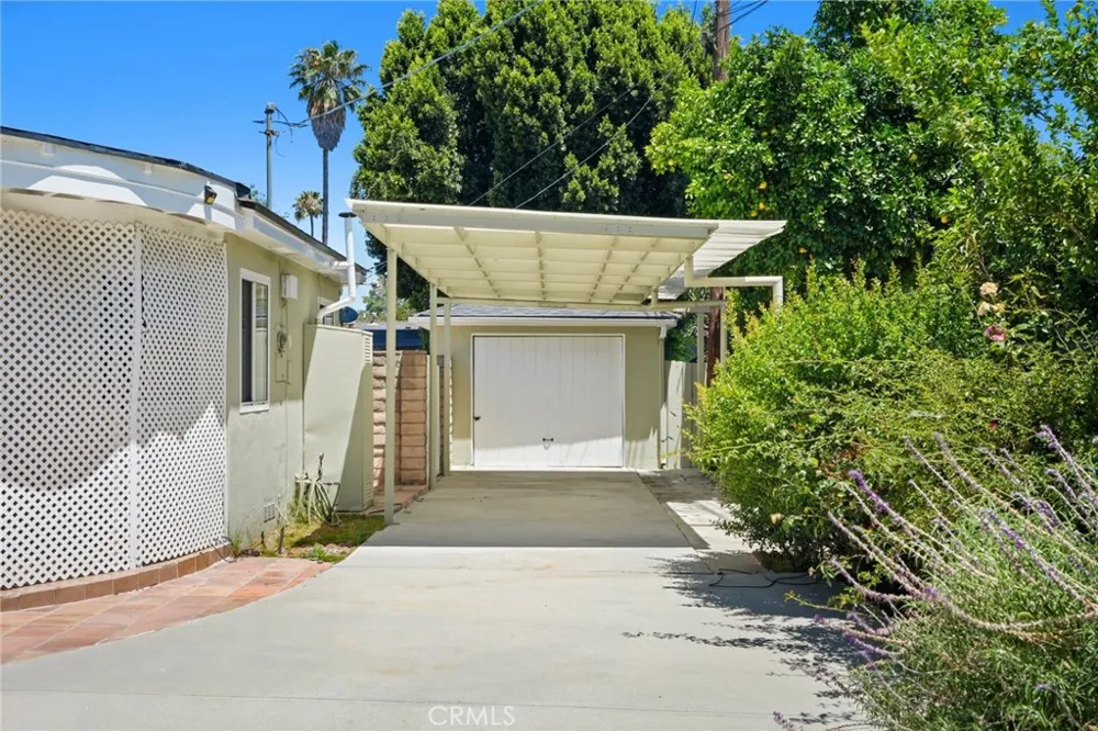 15841 Marlin Place Lake Balboa, CA 91406