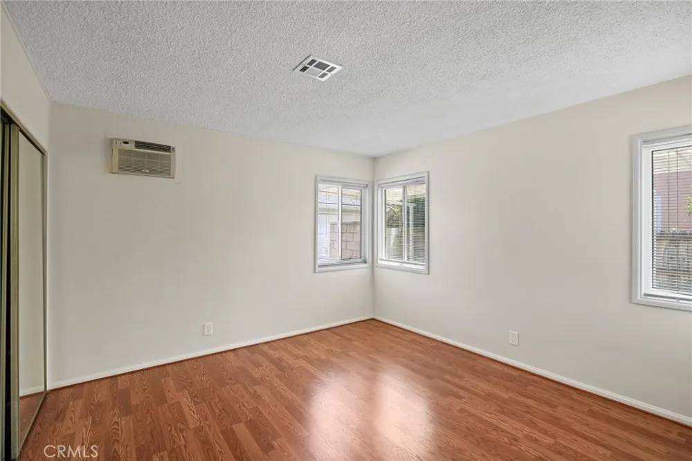 15841 Marlin Place Lake Balboa, CA 91406