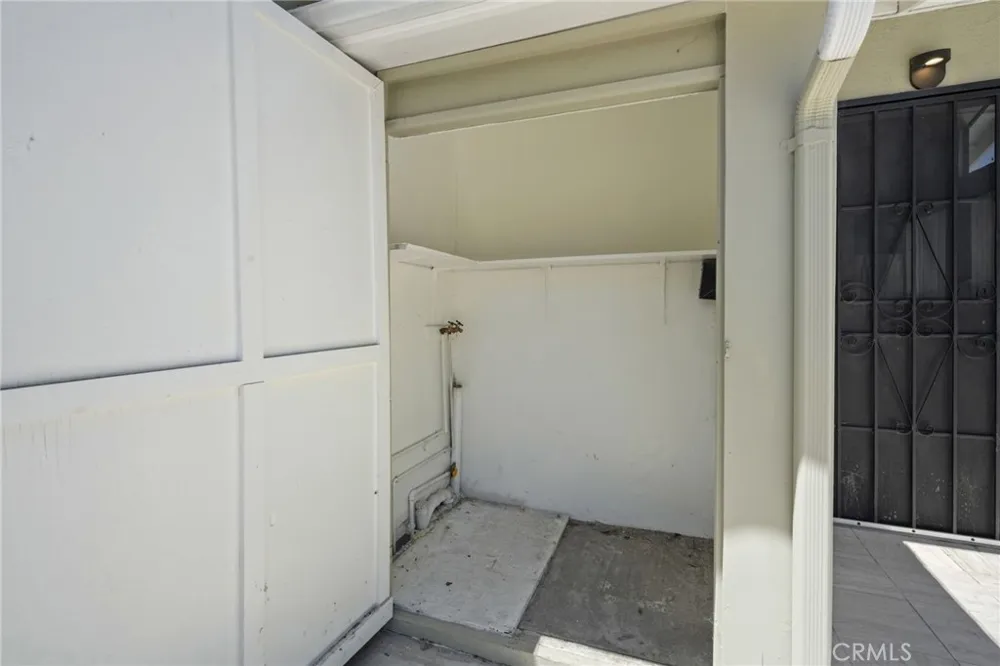 15841 Marlin Place Lake Balboa, CA 91406