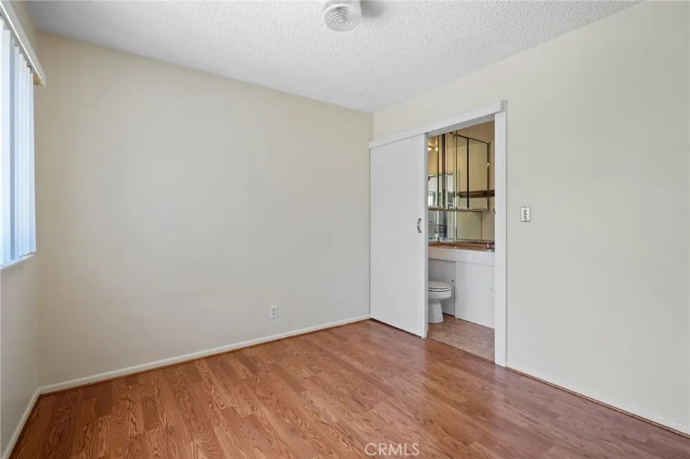 15841 Marlin Place Lake Balboa, CA 91406