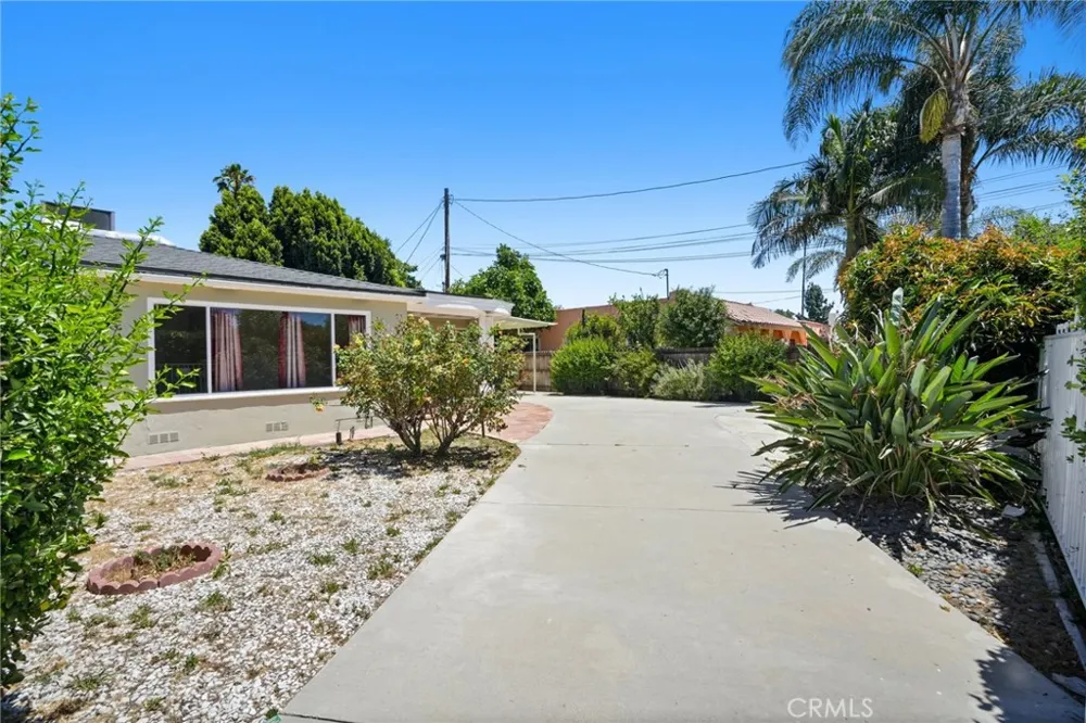 15841 Marlin Place Lake Balboa, CA 91406