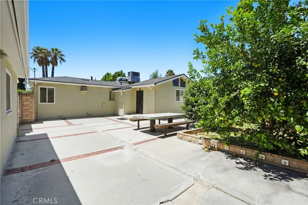 15841 Marlin Place Lake Balboa, CA 91406